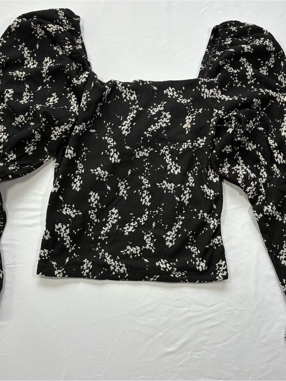 Anthropologie Black Floral Square-Neck Puff Sleeve Crop Top - Picture 3 of 5